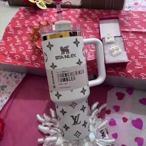 Stanley White and Black Quencher H2.0 Tumbler